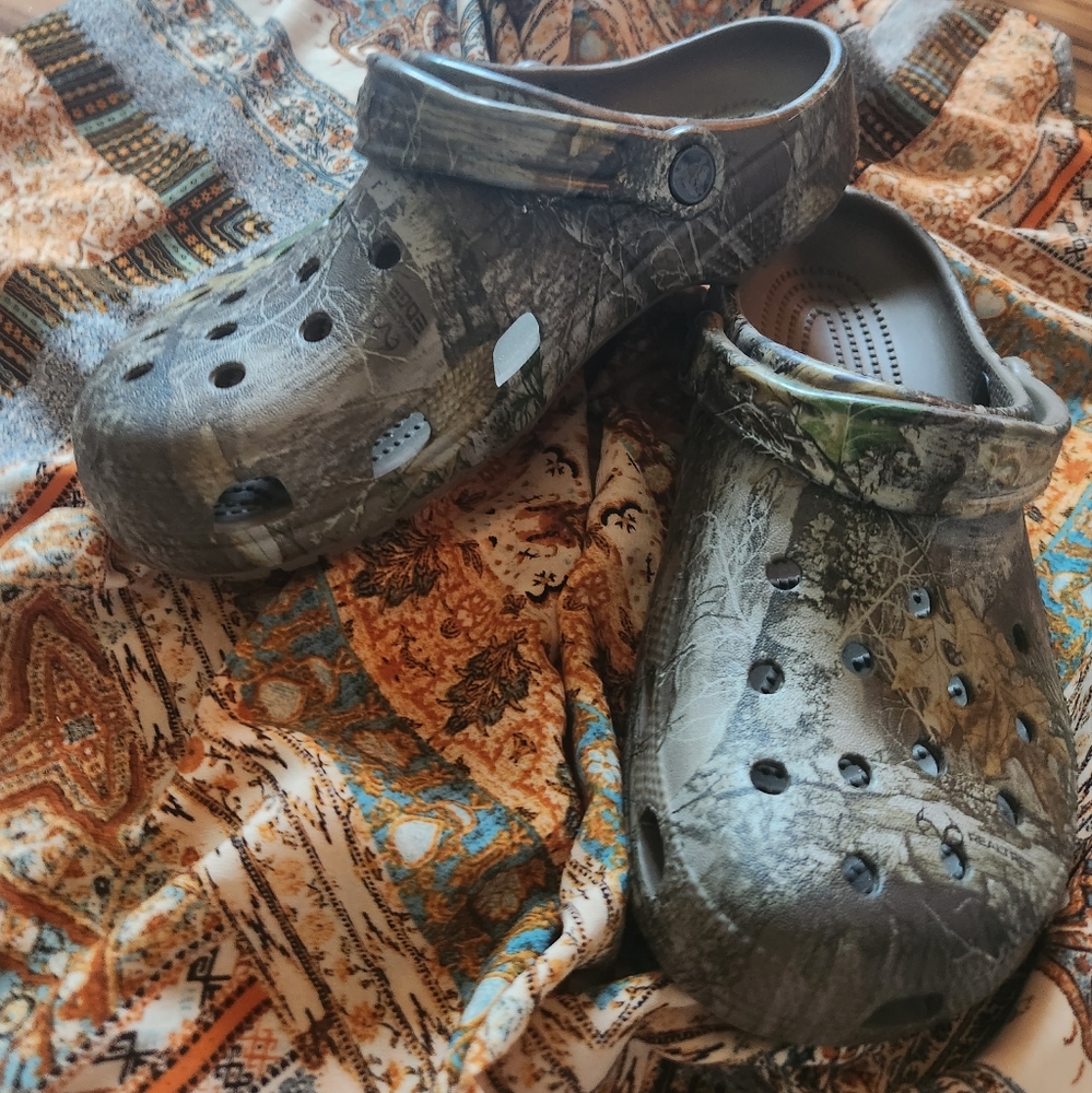 Camo Crocs, size W 8 M 6